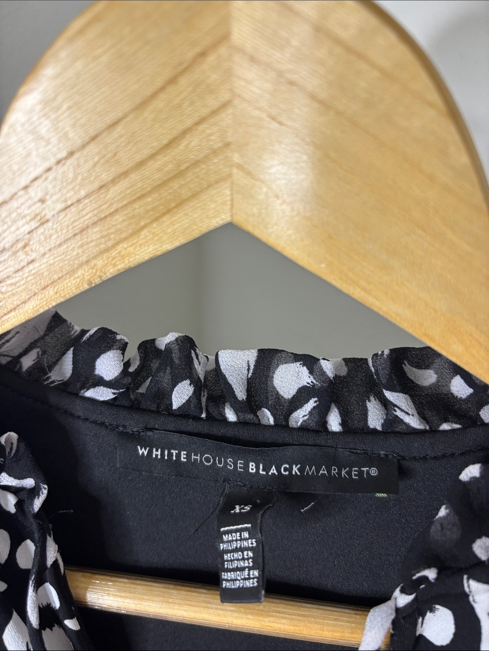 White House Black Market Black and White Printed Long-Sleeve Blouse Size XS - Picture 3 of 5
